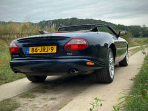 Image 19/100 of Jaguar XK8 4.0 (2000)