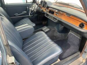 Image 13/17 de Mercedes-Benz 280 SE 4,5 (1972)