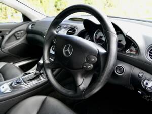 Imagen 47/50 de Mercedes-Benz SL 55 AMG (2006)