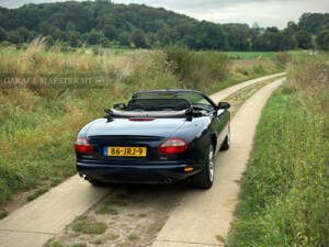 Image 14/100 de Jaguar XK8 4.0 (2000)