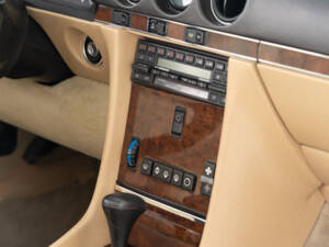 Image 39/47 of Mercedes-Benz 560 SL (1987)