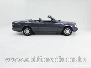 Image 6/15 de Mercedes-Benz E 220 (1995)