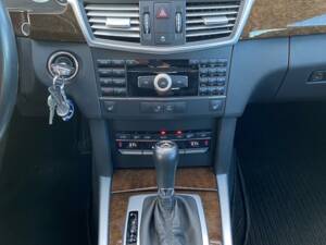 Image 18/27 of Mercedes-Benz E 200 CDI BlueEFFICIENCY T (2010)