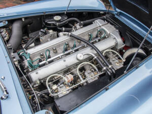 Image 14/20 de Aston Martin DB 6 Vantage (1971)