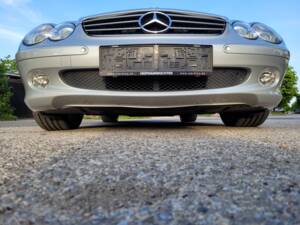 Bild 84/97 von Mercedes-Benz SL 500 (2004)