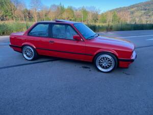 Image 107/180 de BMW 316i (1989)