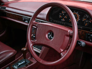 Image 39/50 of Mercedes-Benz 300 SE (1990)