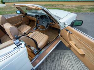 Bild 12/26 von Mercedes-Benz 280 SL (1982)