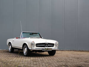 Image 12/56 de Mercedes-Benz 280 SL (1969)