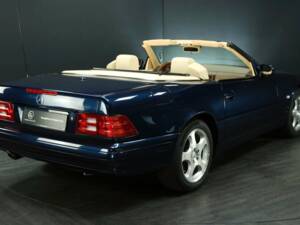 Image 2/30 of Mercedes-Benz SL 500 (2000)