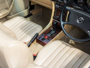 Image 22/59 of Mercedes-Benz 300 SL (1989)