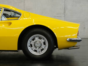 Image 11/24 de Ferrari Dino 246 GT (1970)