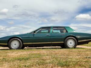 Immagine 15/38 di Aston Martin Lagonda (1981)