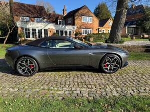 Image 10/40 de Aston Martin DB 11 Volante (2018)