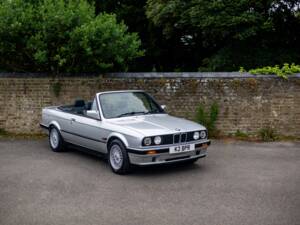 Image 10/45 of BMW 318i (1993)