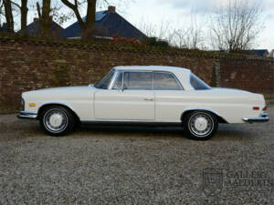 Image 19/50 de Mercedes-Benz 280 SE 3,5 (1971)