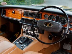 Bild 2/40 von Daimler Sovereign 4.2 (1976)