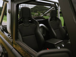 Bild 6/13 von Land Rover Defender SVX (2008)