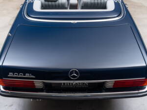 Image 23/24 of Mercedes-Benz 500 SL (1983)