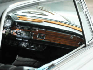 Image 9/33 of Mercedes-Benz 280 SE (1968)