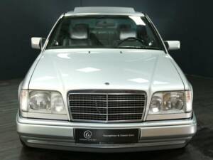 Image 9/30 of Mercedes-Benz E 320 (1994)