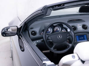 Image 11/43 of Mercedes-Benz SL 55 AMG (2007)