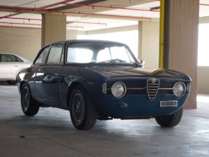 Image 3/24 of Alfa Romeo Giulia GT 1300 Junior (1967)