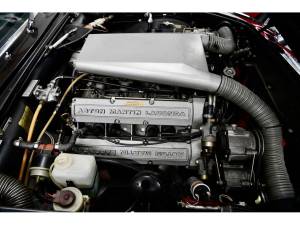 Immagine 2/16 di Aston Martin V8 Volante (1987)