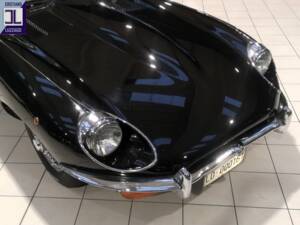 Image 10/48 de Jaguar E-Type (1970)