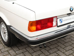 Bild 45/87 von BMW 320i (1989)