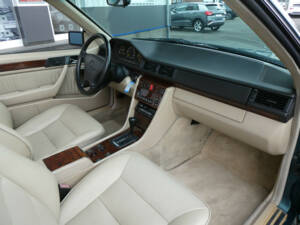 Image 12/20 de Mercedes-Benz E 320 (1994)