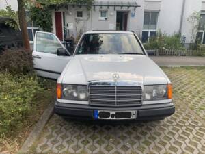 Image 6/18 of Mercedes-Benz 230 E (1987)