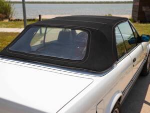 Image 40/70 of BMW 320i (1990)