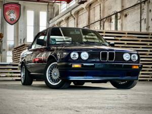 Immagine 1/86 di BMW 318i (1994)