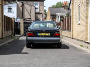 Image 9/37 of Mercedes-Benz E 320 (1995)