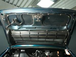 Image 24/30 of Porsche 911 Carrera 2 (WTL) (1993)