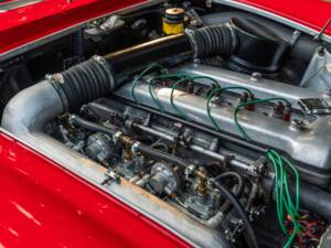 Image 5/27 of Alfa Romeo 2600 Spider (1964)
