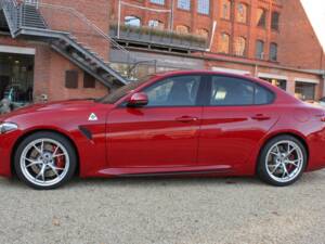 Image 3/19 of Alfa Romeo Giulia Quadrifoglio (2016)