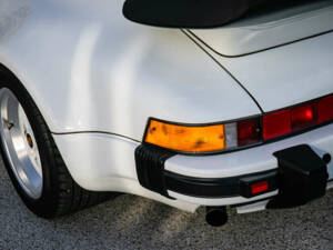 Imagen 25/31 de Porsche 911 Carrera 3.2 (1987)