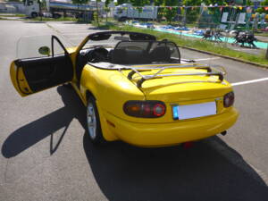 Immagine 16/56 di Mazda MX-5 1.6 (1995)