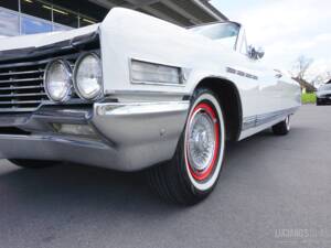 Bild 13/52 von Buick Electra 225 Custom Convertible (1964)