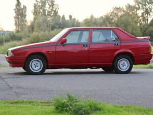 Imagen 7/7 de Alfa Romeo 75 1.8 (1988)