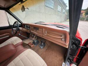 Image 2/33 of Jeep Cherokee Chief (1979)