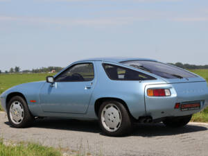 Image 21/42 de Porsche 928 (1979)