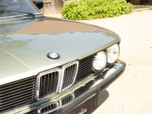 Image 17/63 of BMW 528i (1984)