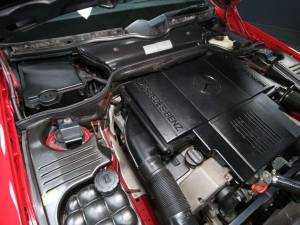 Image 26/30 of Mercedes-Benz SL 500 (1997)