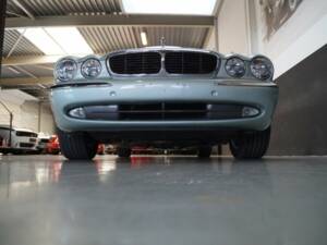 Image 28/46 of Jaguar XJ 8 4.2 (2004)