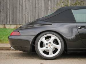 Image 29/34 of Porsche 911 Carrera (1997)