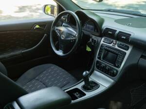Image 23/50 of Mercedes-Benz C 320 Sportcoupé (2003)