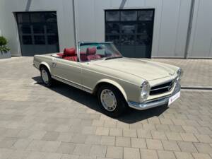 Image 12/30 of Mercedes-Benz 280 SL (1970)